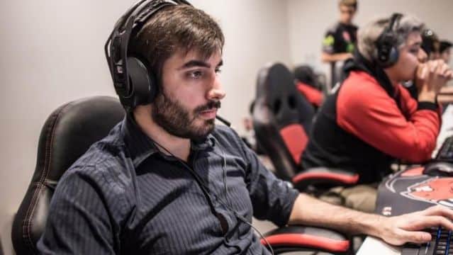 Coach brasileiro de LoL &eacute; afastado ap&oacute;s declara&ccedil;&otilde;es sobre Nazismo