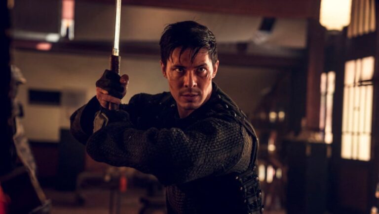 Lewis Tan mostra treinamento para filme de Mortal Kombat