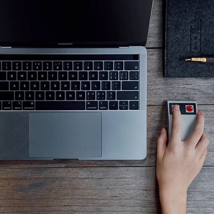 Que charmoso! Mouse com visual do joystick Nintendinho 8 bits &eacute; lan&ccedil;ado