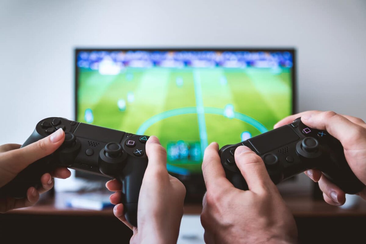 Segundo estudo, jogar videogame pode queimar at&eacute; 200 calorias por hora