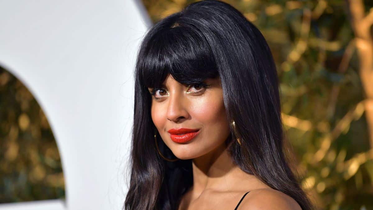 Mulher-Hulk | Jameela Jamil revela pr&eacute;via do seu visual como a vil&atilde; da s&eacute;rie da Marvel
