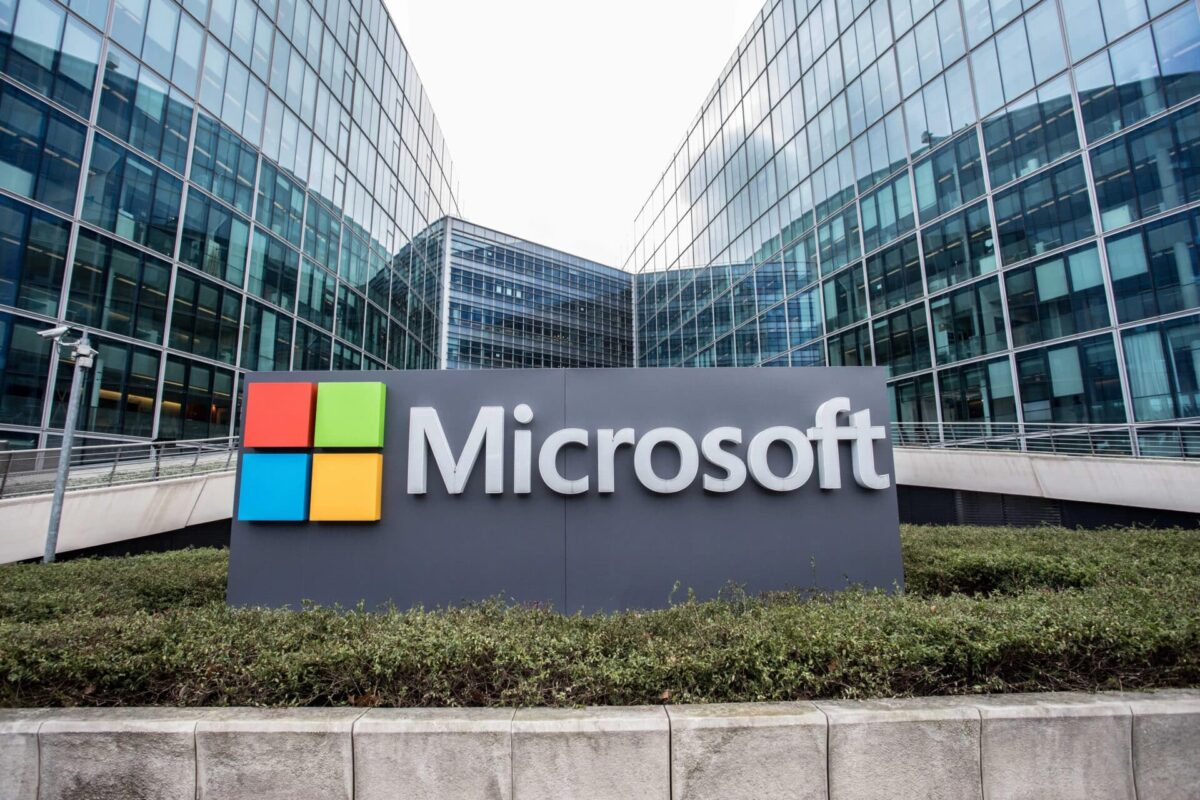 Adolescente de 16 anos &eacute; suspeito de ataque hacker &agrave; Microsoft e Ubisoft