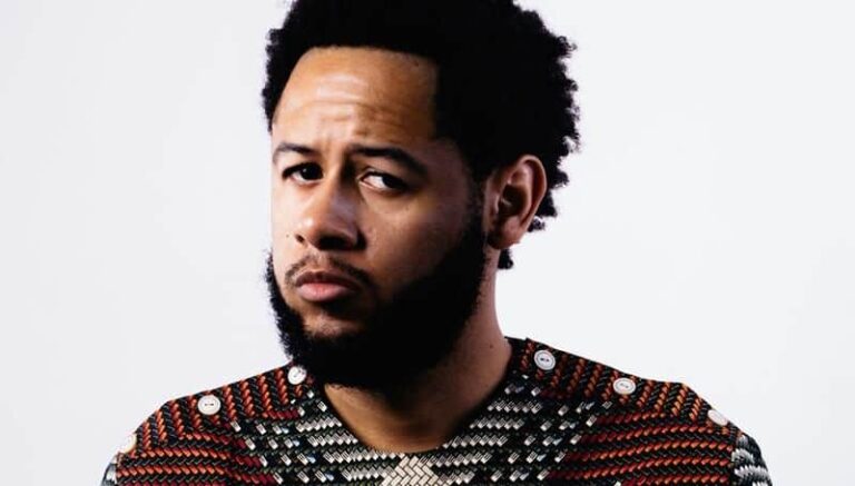 Emicida ser&aacute; primeiro brasileiro a fazer show no Fortnite