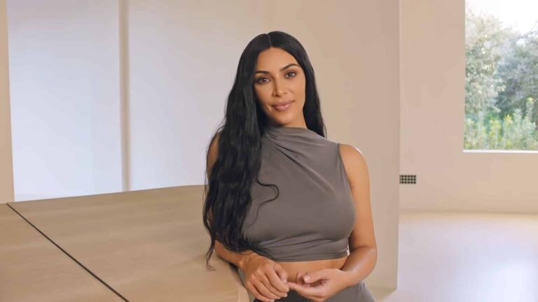 Kim Kardashian amea&ccedil;a processar Roblox