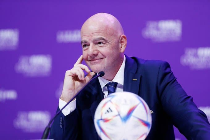 Presidente da Fifa provoca EA Sports ap&oacute;s an&uacute;ncio da empresa sobre mudan&ccedil;a do nome da franquia &ldquo;FIFA&rdquo;