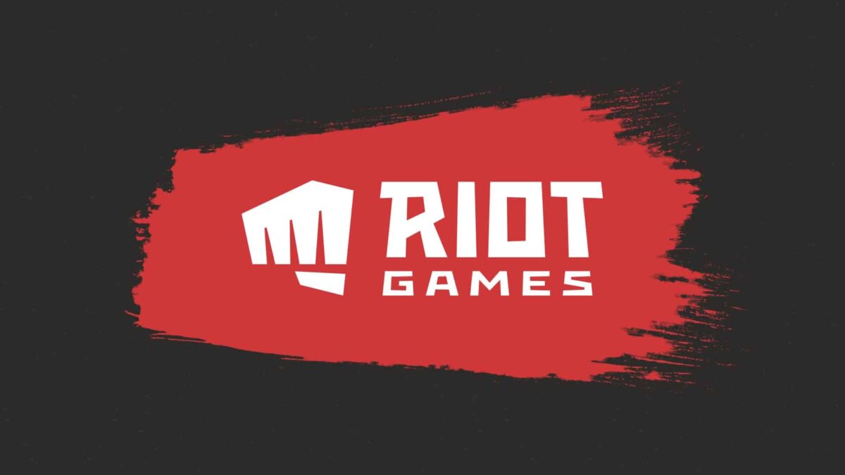 Riot &eacute; criticada ap&oacute;s fazer funcion&aacute;ria deletar fotos de b&iacute;quini nas redes sociais