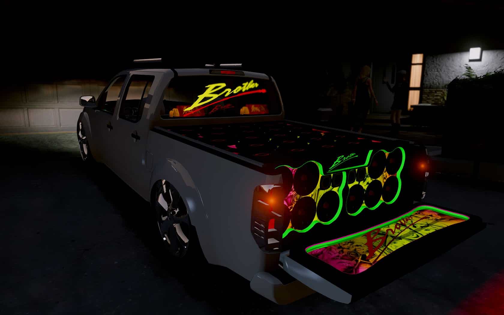 Imagem de uma Nissan Frontier rebaixada com caixas de som, introduzindo os melhores GTA V mods. (Divulga&ccedil;&atilde;o / Internet)