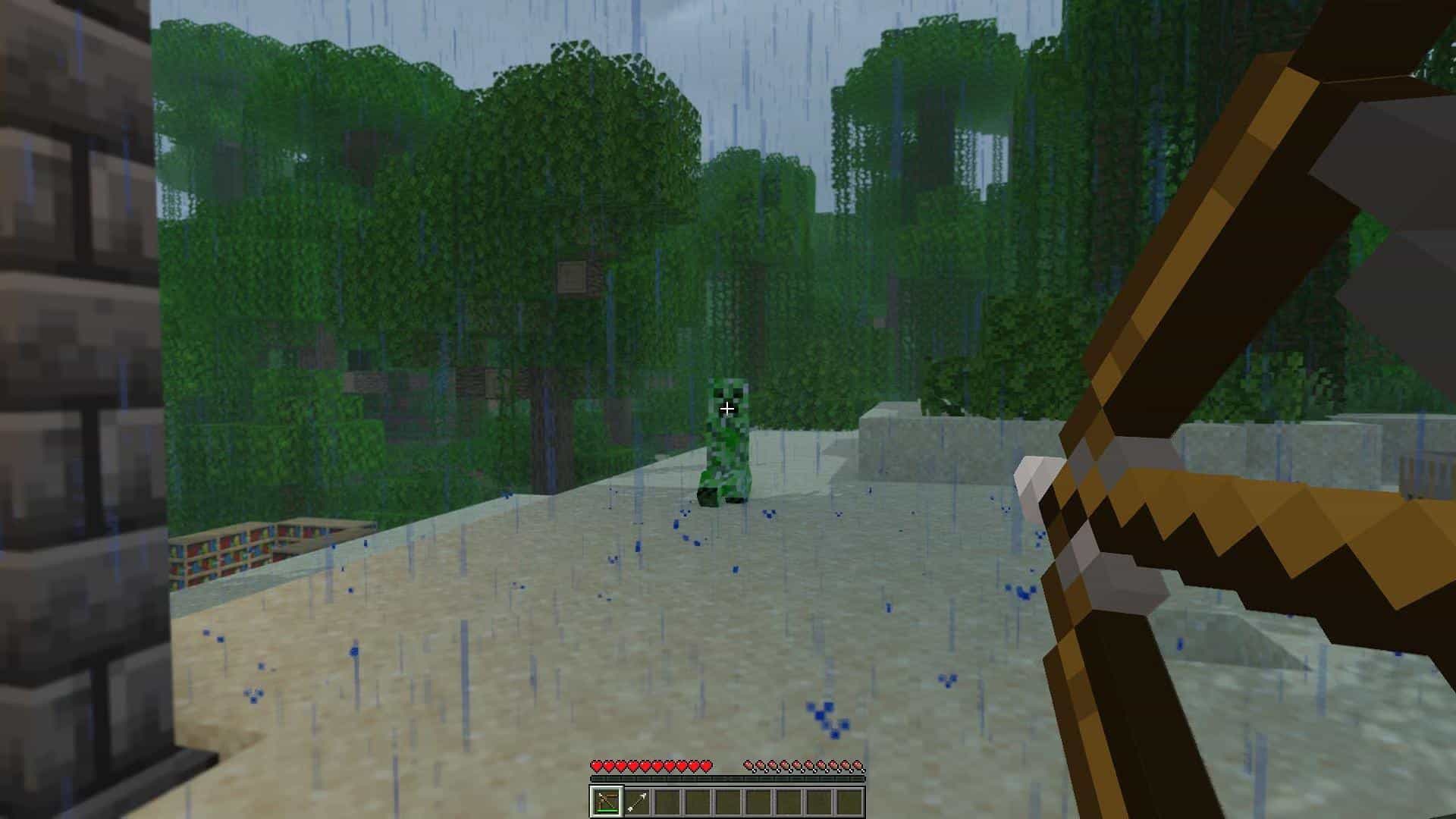 Imagem de um jogador atirando com um Arco e Flecha em um Creeper no Minecraft. Como fazer flecha no Minecraft?