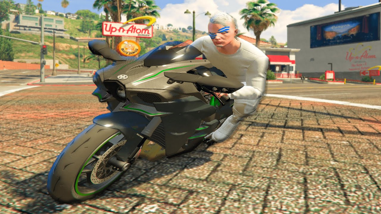 Imagem de um jogador em sua moto do GTA RP.