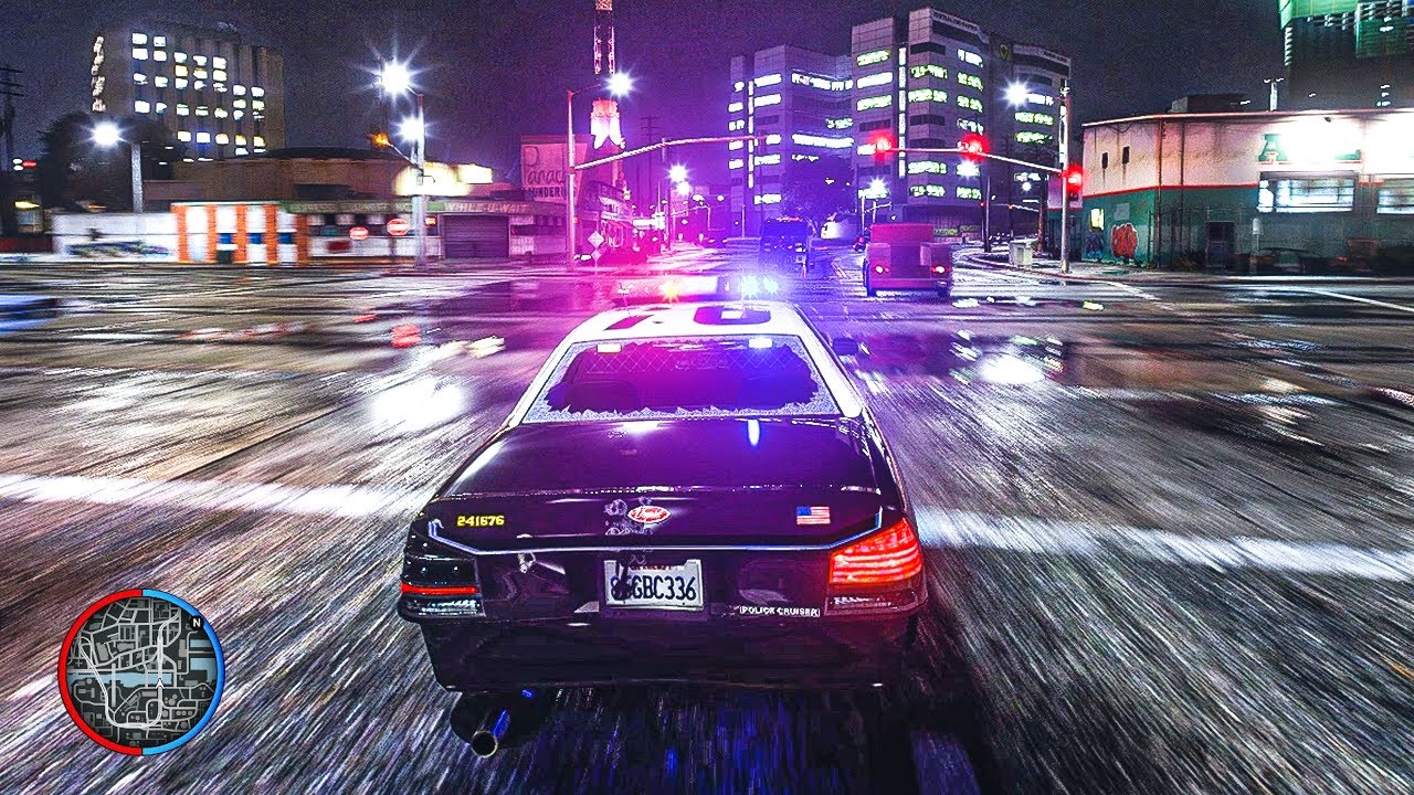 Imagem de um jogador policial realizando uma persegui&ccedil;&atilde;o no GTA RP.